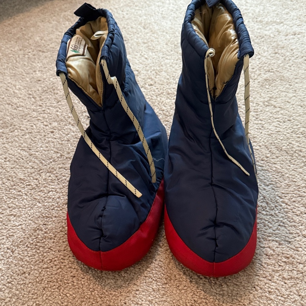 REI Navy and Red Quilted Cabin Slipper Booties - Medium